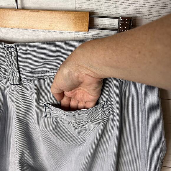 Charter Club Pants Womens Size 18W Blue & White Pinstriped Nautical Classic Fit - Picture 14 of 16